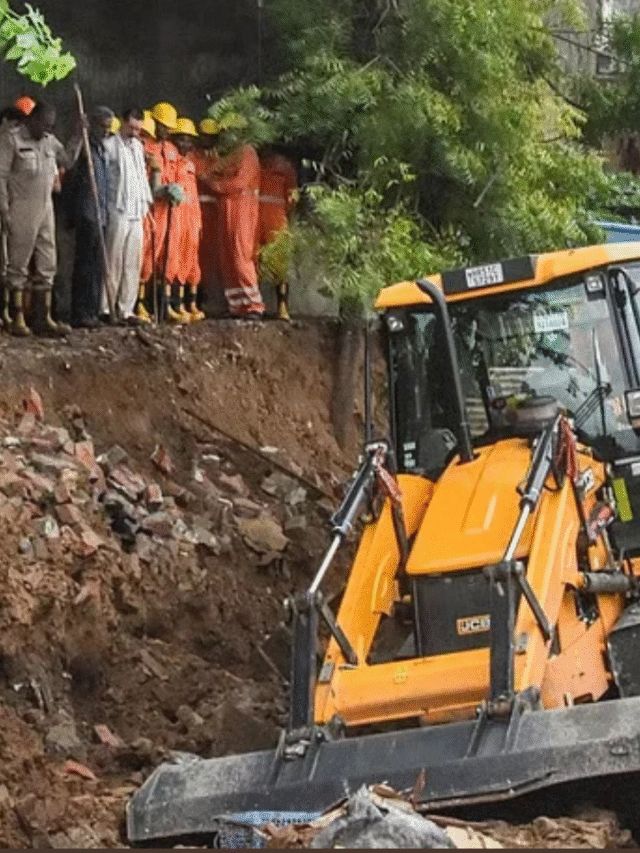 delhi metro wall collapse